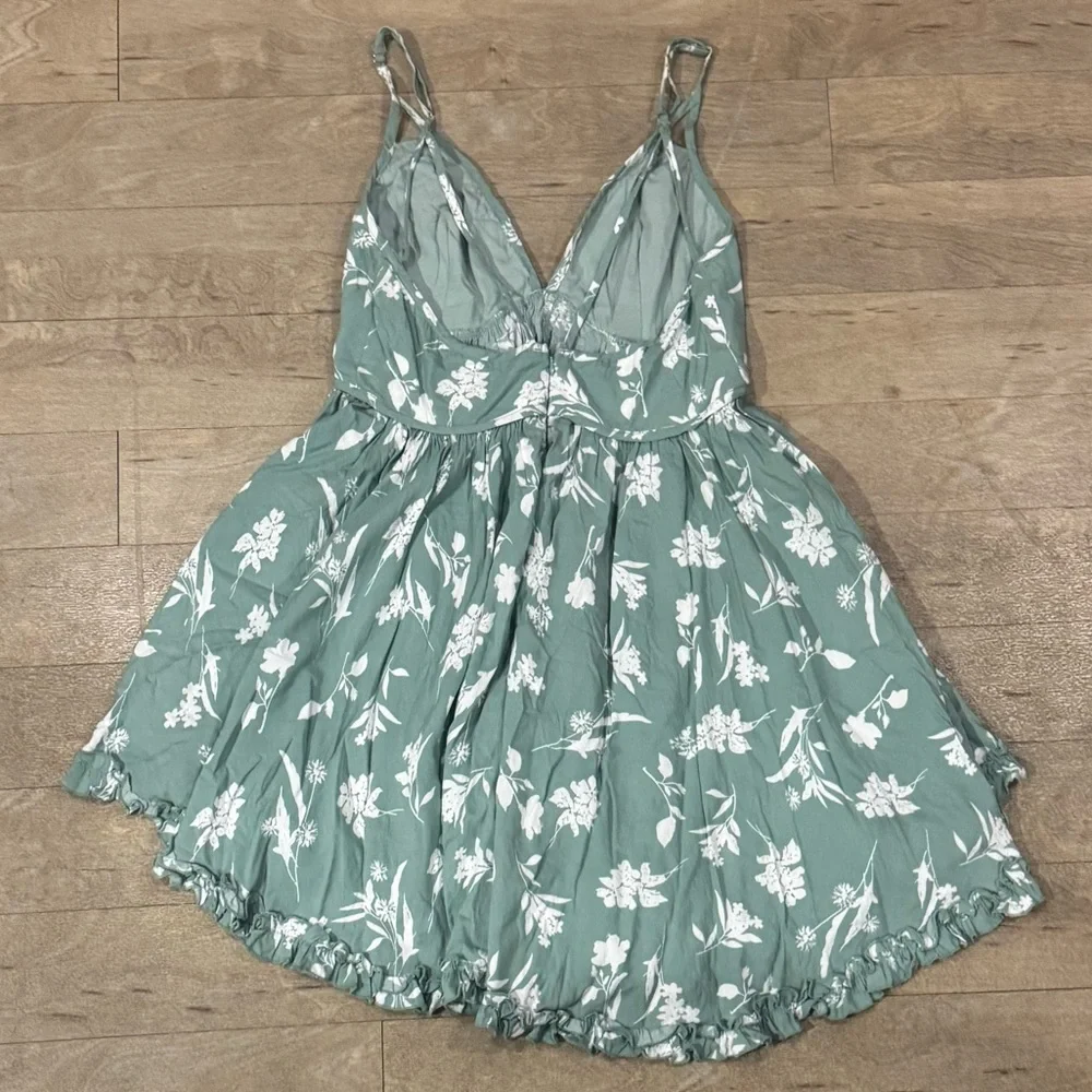 Hello Molly Sage Green Floral Mini Dress Ruffled Hemline Size Large - Picture 4 of 5